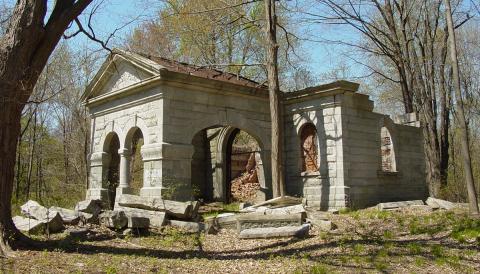 Image of ruins in a cemetery. 