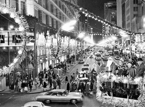 Vintage image of downtown Chicago during Christmas shopping season. 