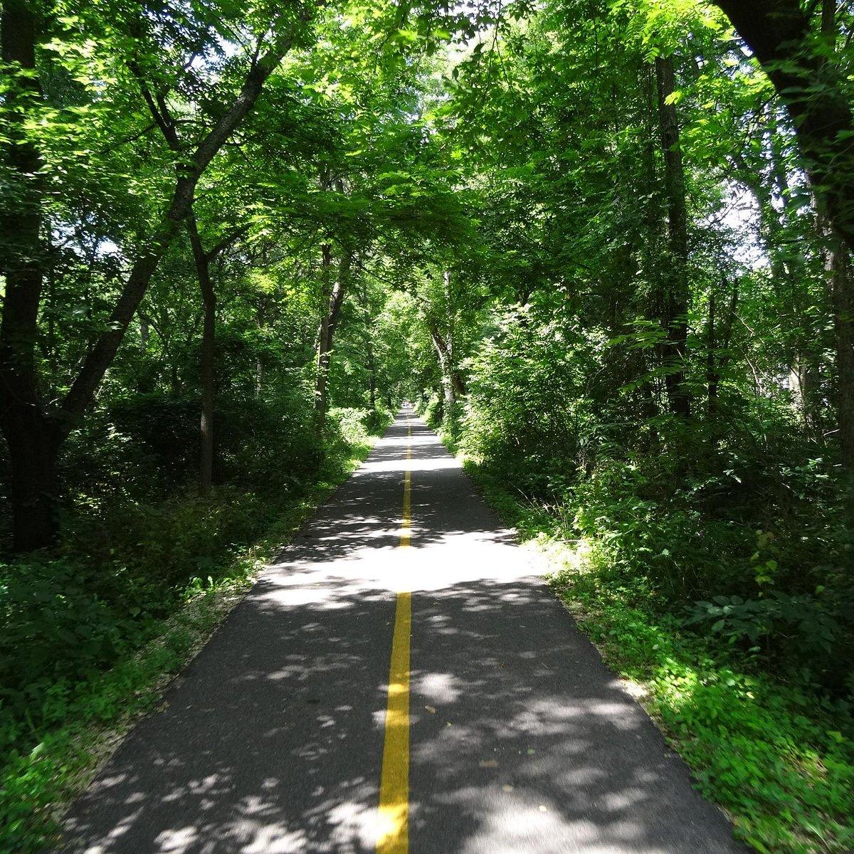 Photo of the Fox River Bike Trail.